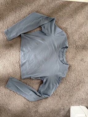 ALO Yoga Grey Long Sleeve Crop Top